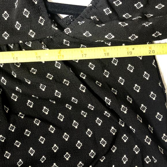 Have Aztec black print Keyhole back cold shoulder Top Size Medium - Picture 6 of 9